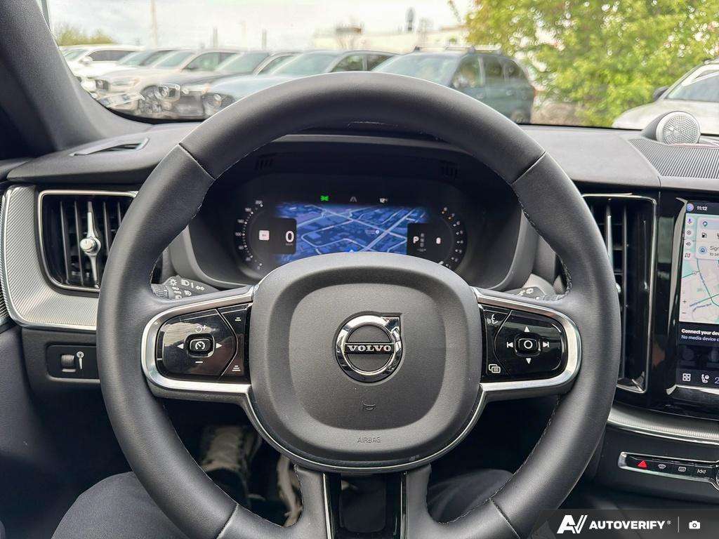 2022 Volvo XC60 B6 R-Design thumb 13