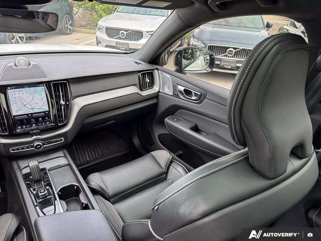 2022 Volvo XC60 B6 R-Design thumb 24