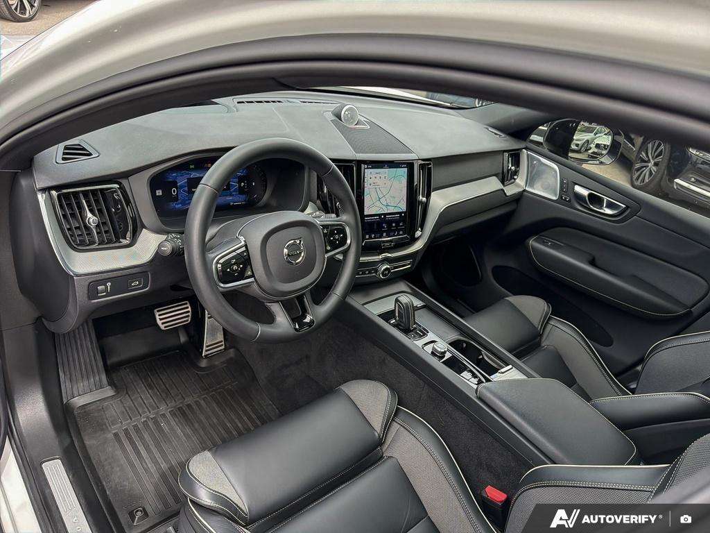 2022 Volvo XC60 B6 R-Design thumb 12
