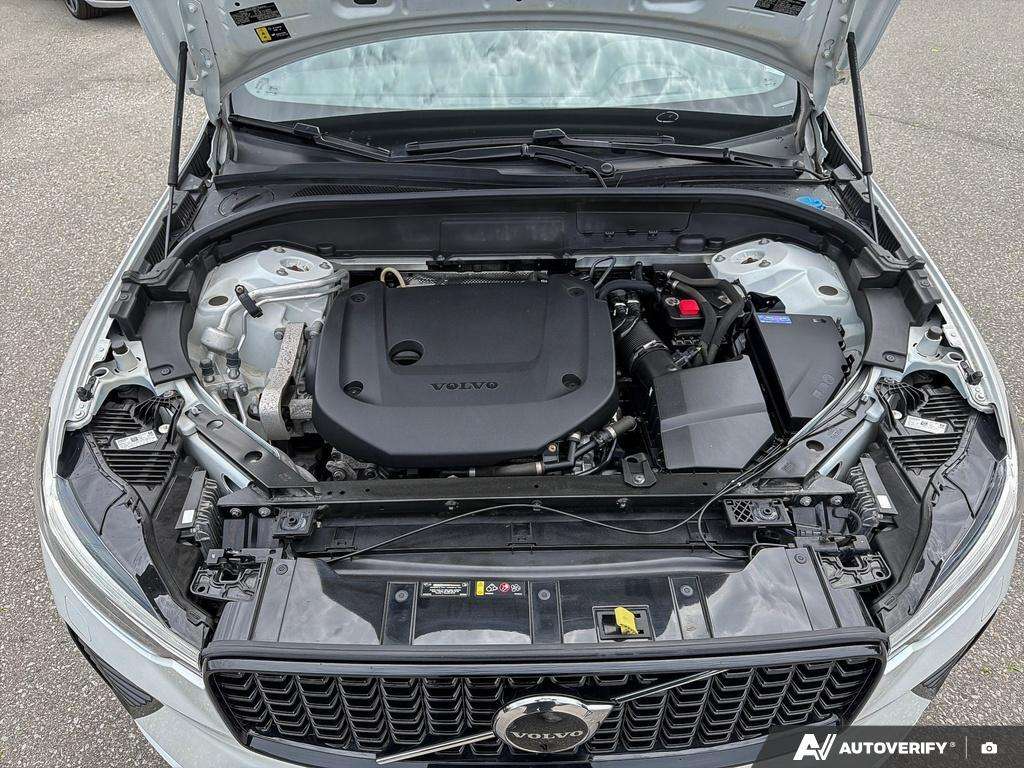 2022 Volvo XC60 B6 R-Design thumb 9