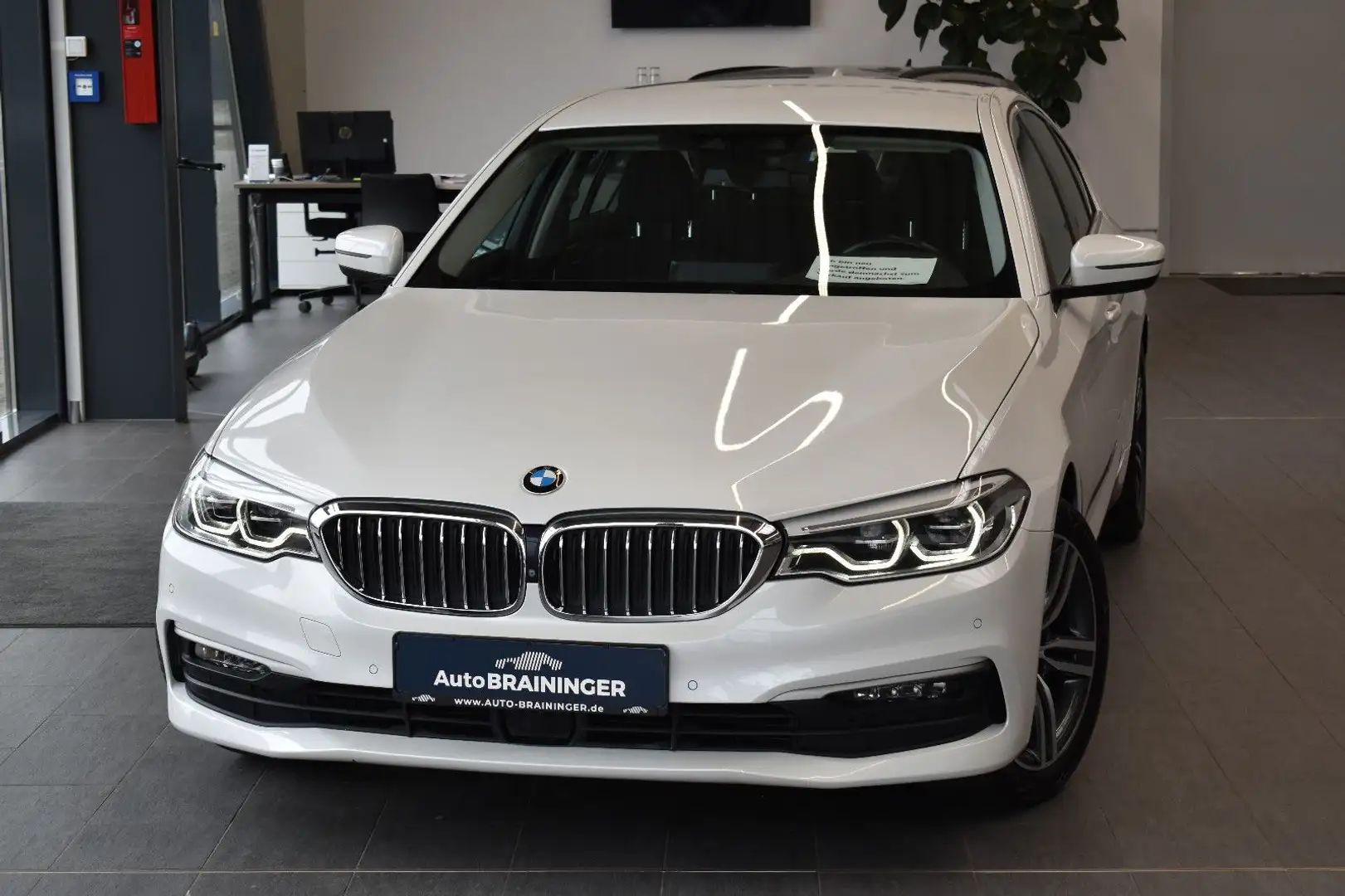 BMW 520 d Limo xDrive Aut. LED~H&K~HeadUp~ACC~LiveCo. Weiß - 1
