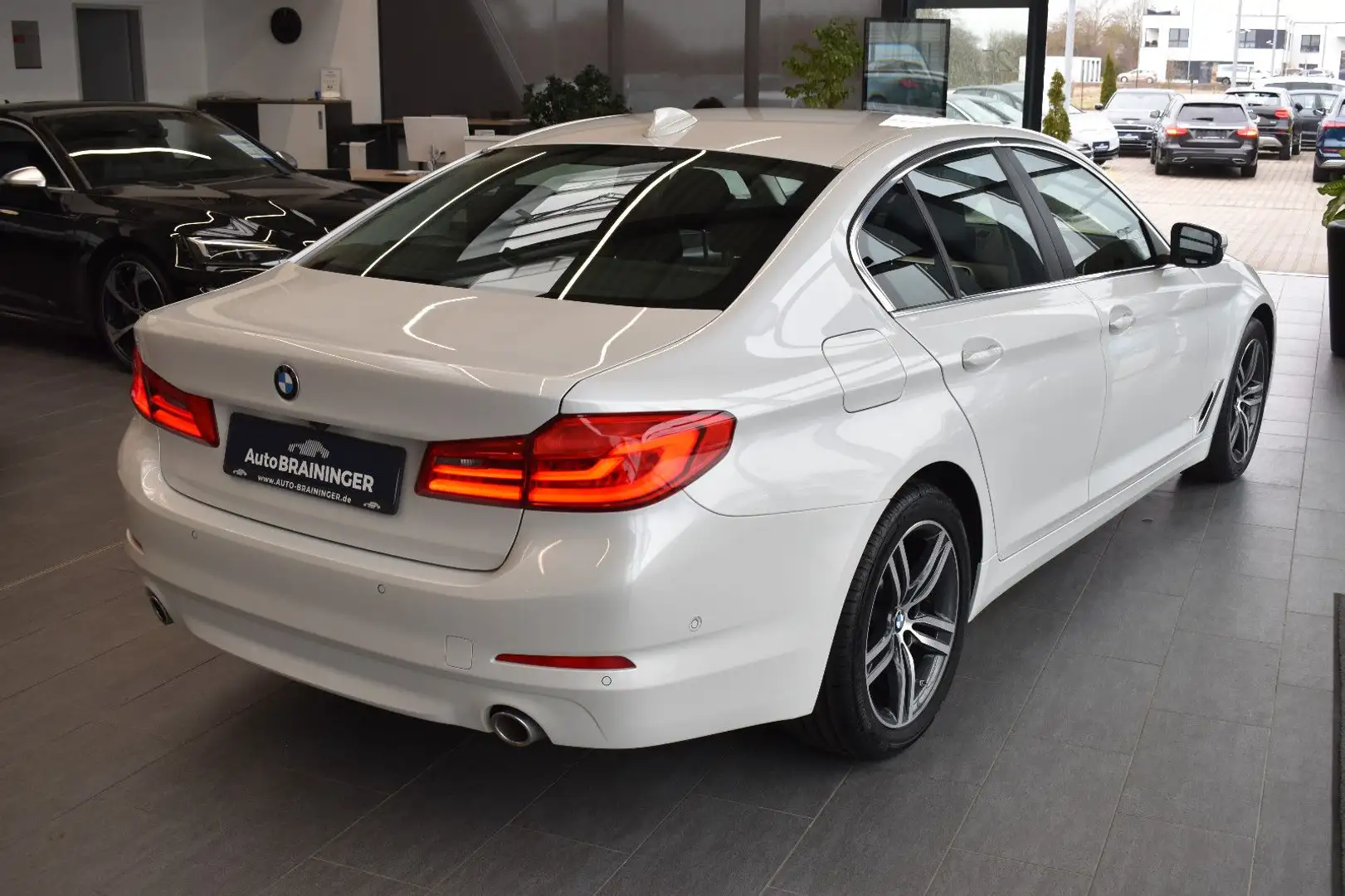 BMW 520 d Limo xDrive Aut. LED~H&K~HeadUp~ACC~LiveCo. Weiß - 2
