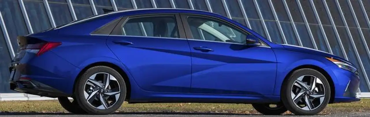Hyundai ELANTRA снимка Hyundai ELANTRA