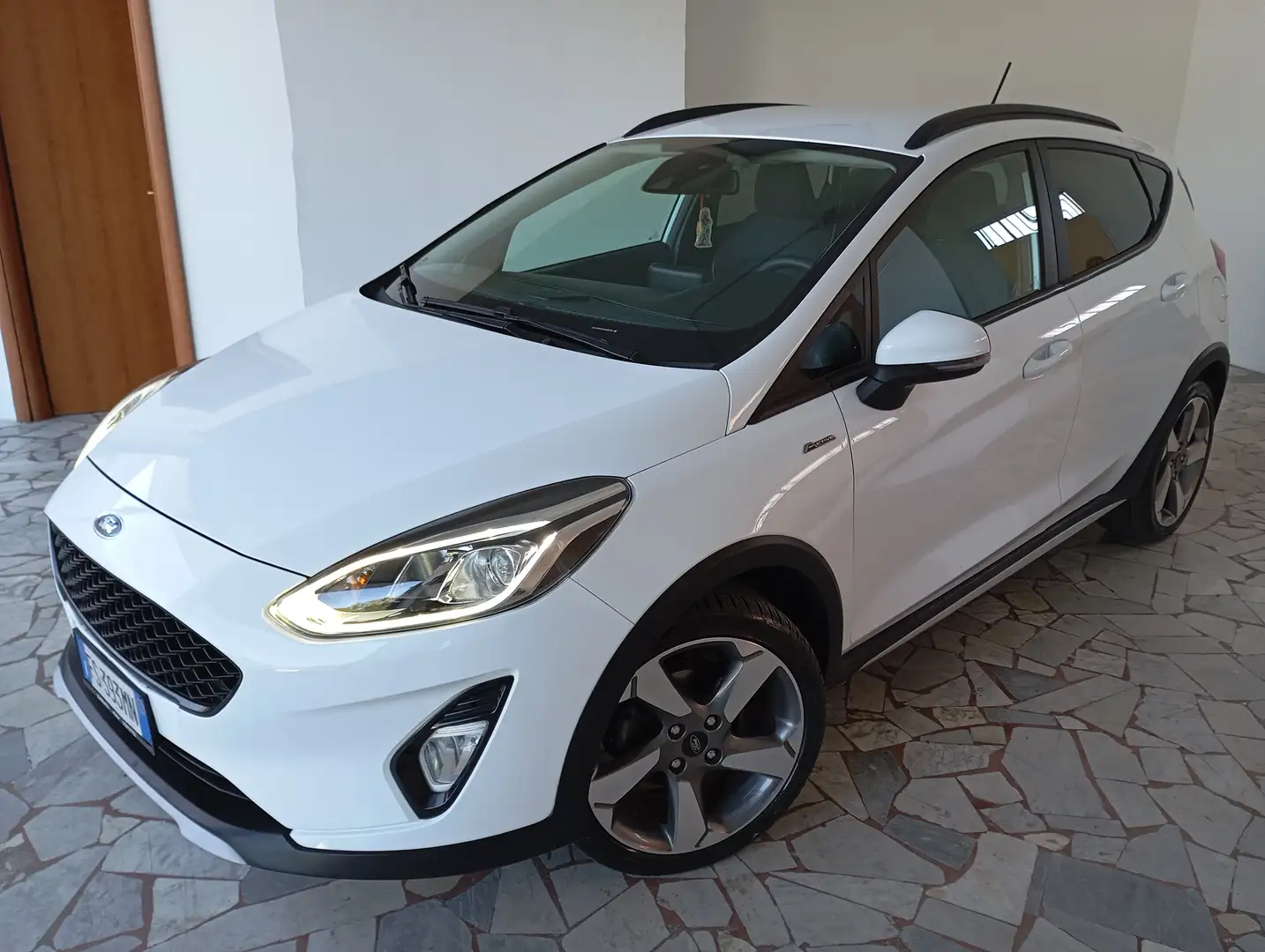 Ford Fiesta Active 1.0 Ecoboost Bianco - 2