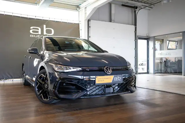 Volkswagen Golf view 3