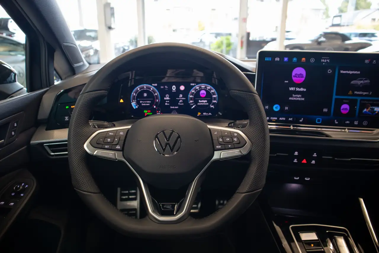 Volkswagen Golf 1.5 ETSI DSG R-LINE, PANO, CAMERA, DAB, LED, ADAPT CRUISE, миниатюра 11
