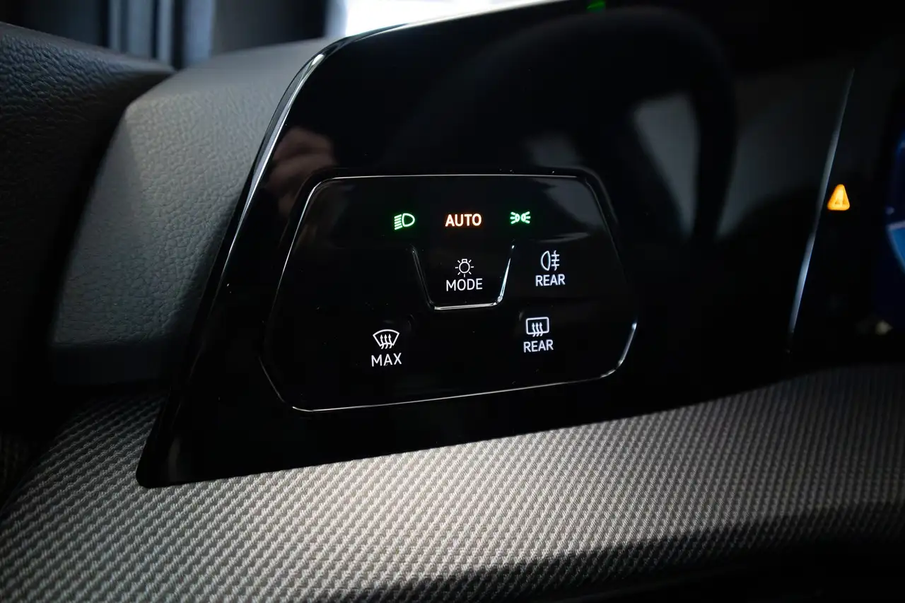 Volkswagen Golf 1.5 ETSI DSG R-LINE, PANO, CAMERA, DAB, LED, ADAPT CRUISE, миниатюра 27