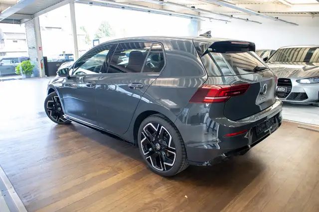 Volkswagen Golf view 4