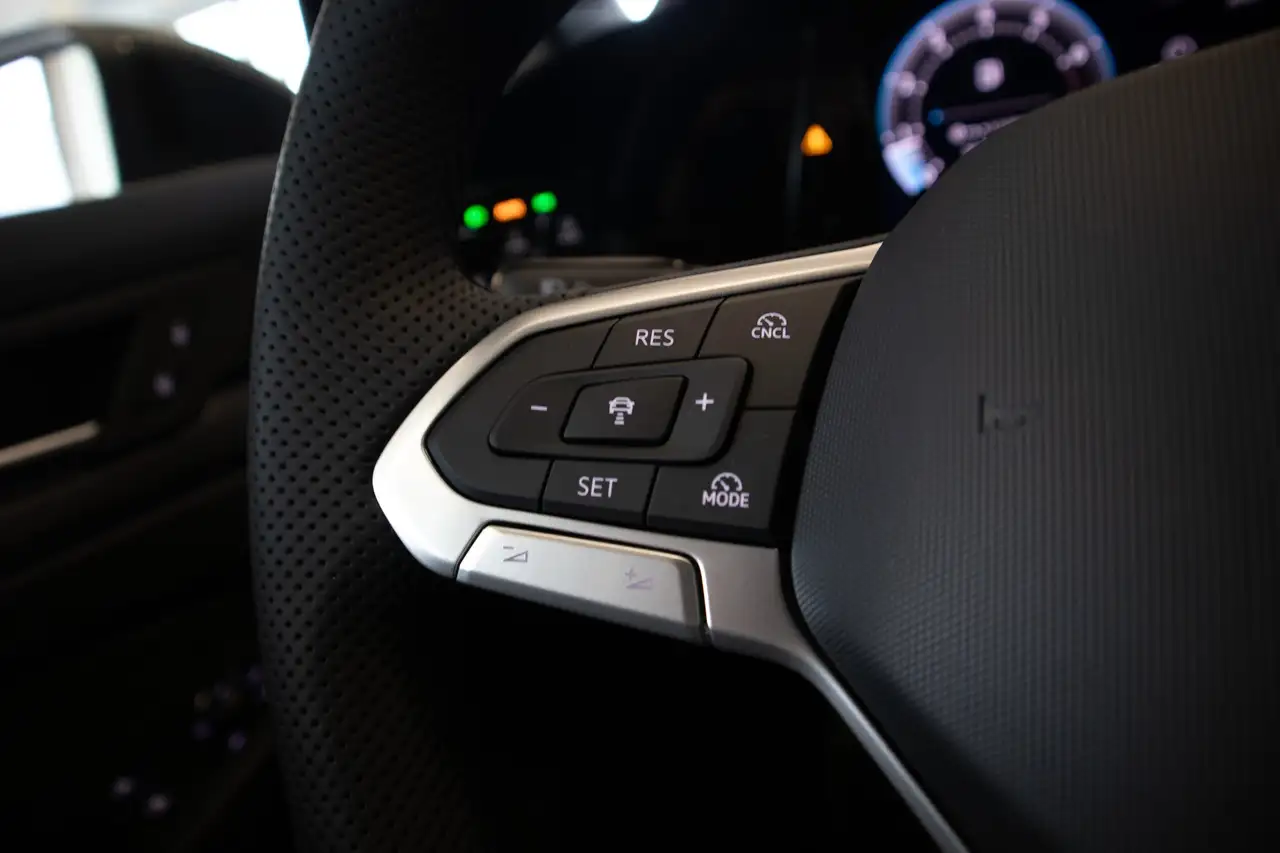 Volkswagen Golf 1.5 ETSI DSG R-LINE, PANO, CAMERA, DAB, LED, ADAPT CRUISE, миниатюра 13