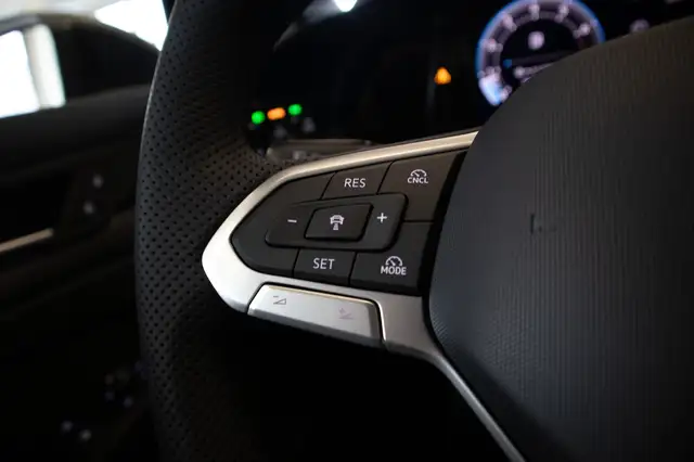 Volkswagen Golf view 13