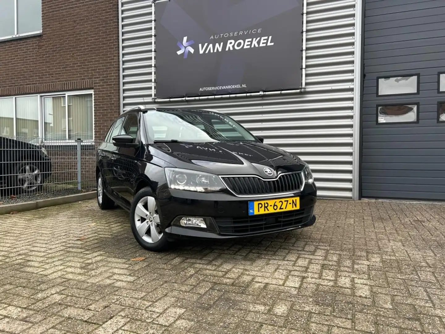 Skoda Fabia Combi 1.2 TSI Drive Zwart | Airco | Cruise | LED | Zwart - 2