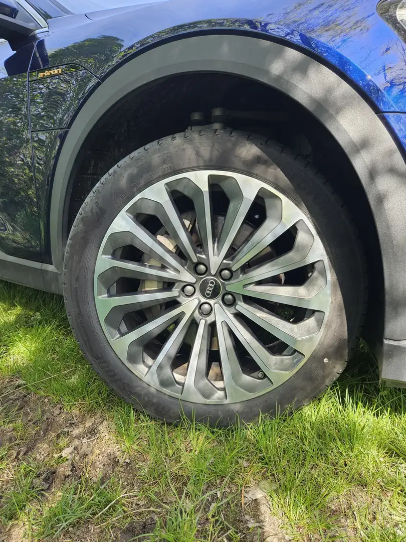 Audi SQ8 e-tron e tron 55 Business Blau - 2