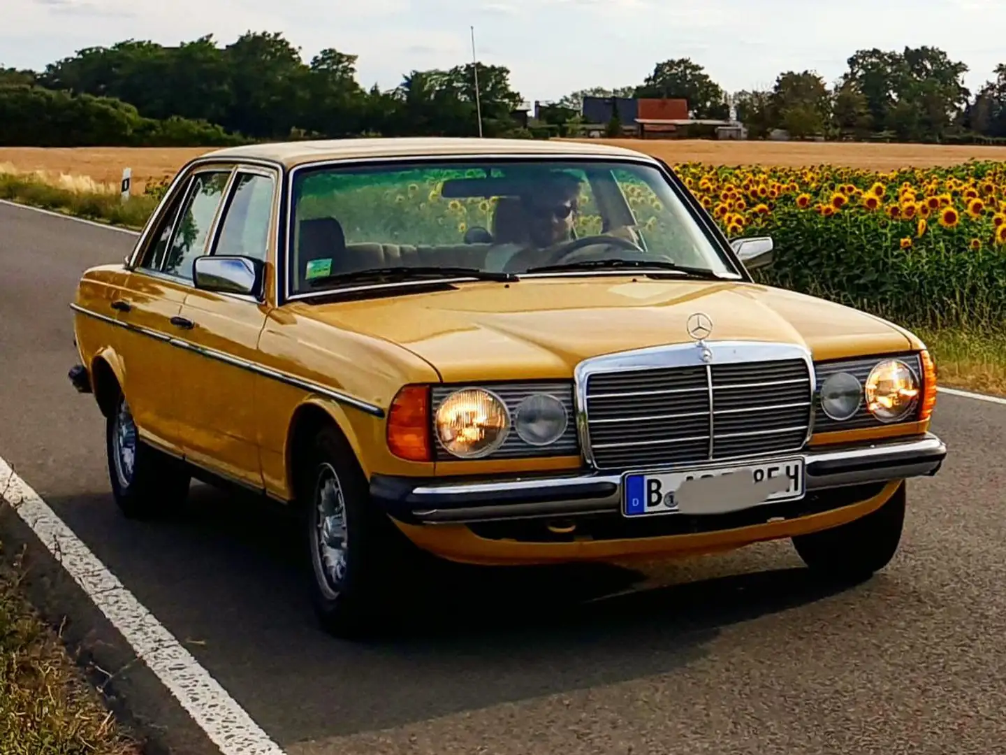 Mercedes-Benz 230 Galben - 2