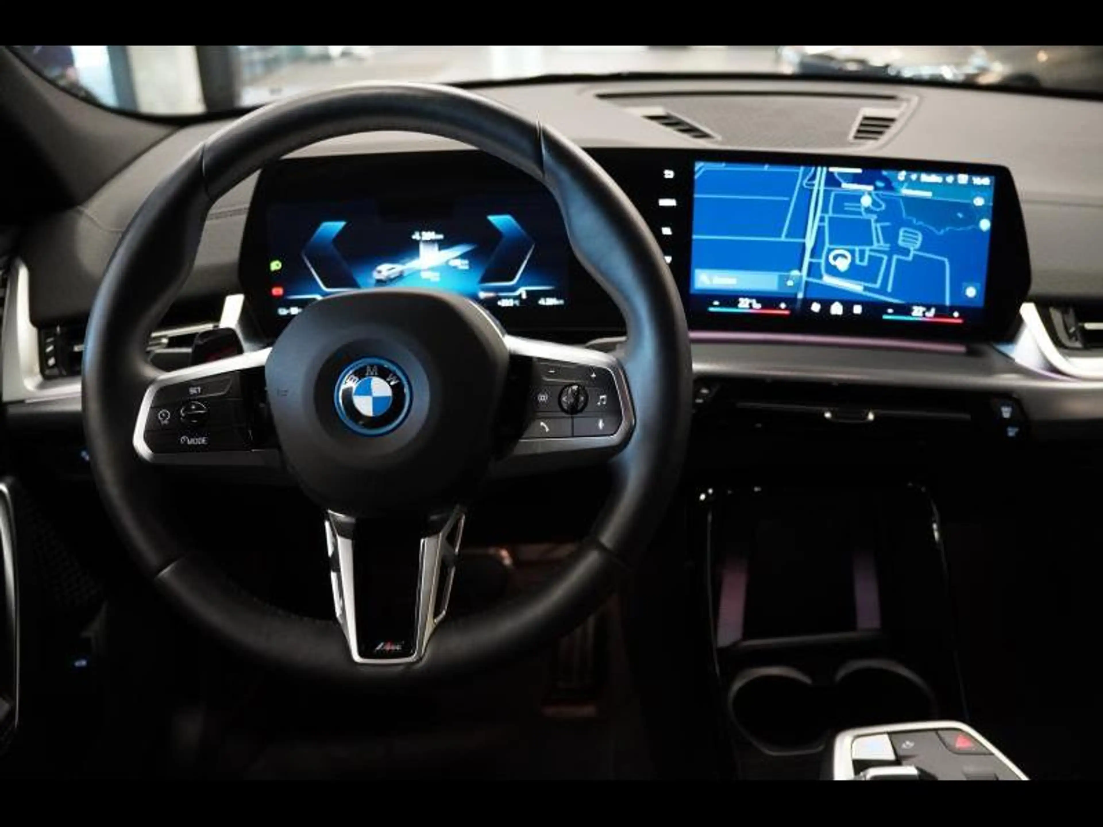 BMW iX2 30 M PACK HARMANKARDON TREKHAAK DRIVE ASSIST PLUS — photo 12