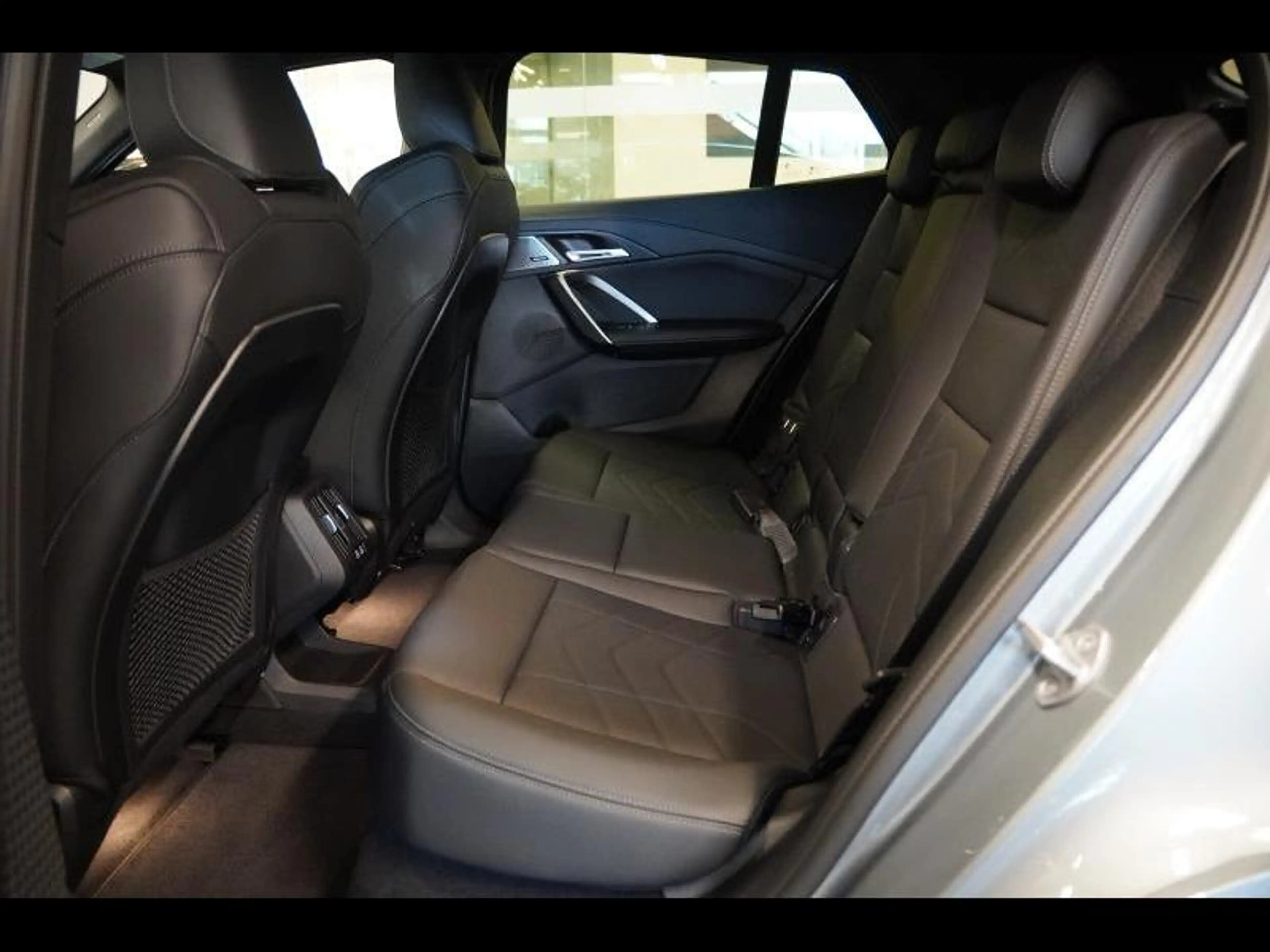 BMW iX2 30 M PACK HARMANKARDON TREKHAAK DRIVE ASSIST PLUS — photo 11