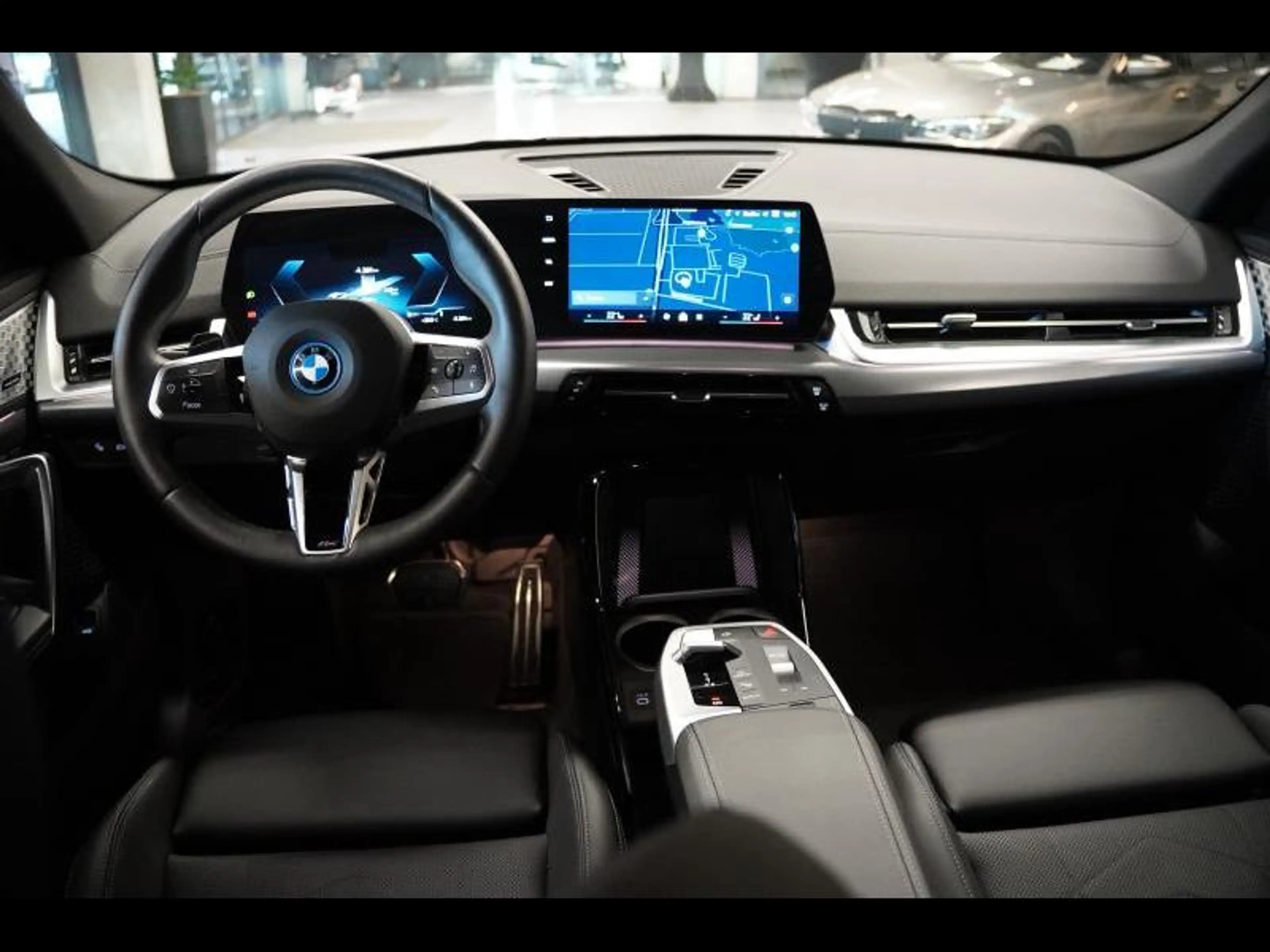 BMW iX2 30 M PACK HARMANKARDON TREKHAAK DRIVE ASSIST PLUS — photo 7
