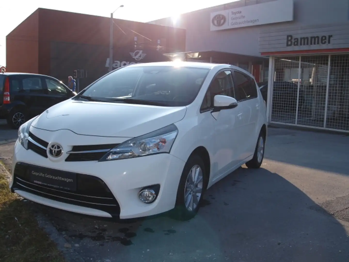 Toyota Verso Verso 1,6 D-4D 110 Active Weiß - 2