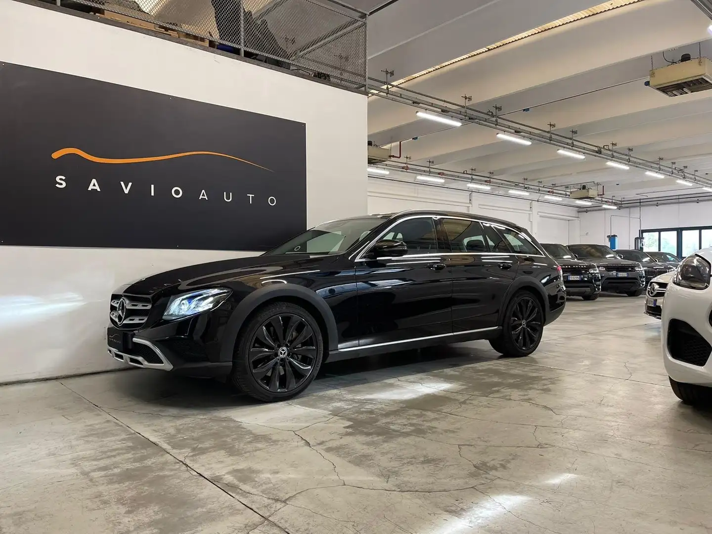 Mercedes-Benz E 350 4MATIC ALLTERRAIN PREMIUM PLUS Schwarz - 1