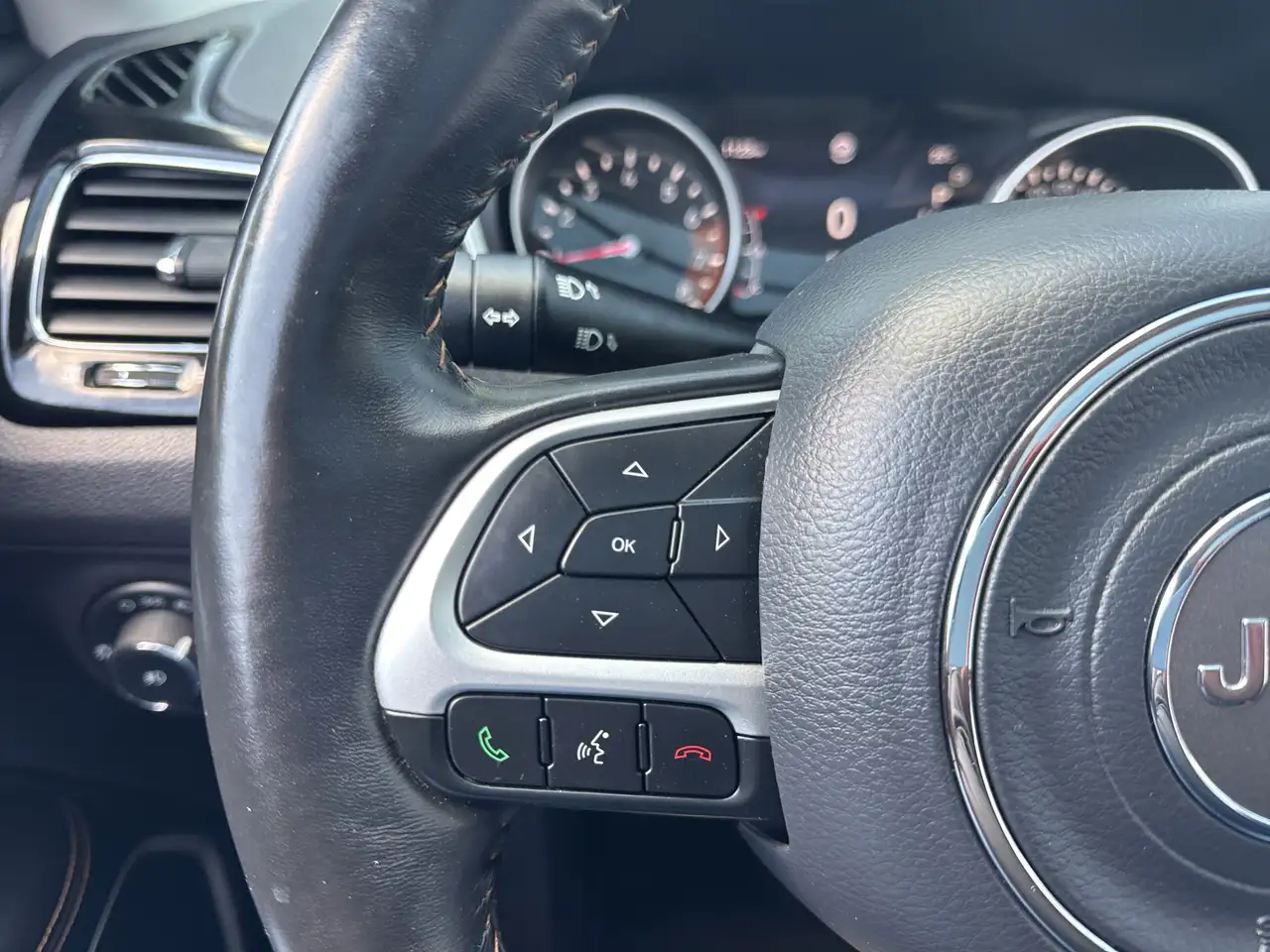 Jeep Compass photo Jeep Compass