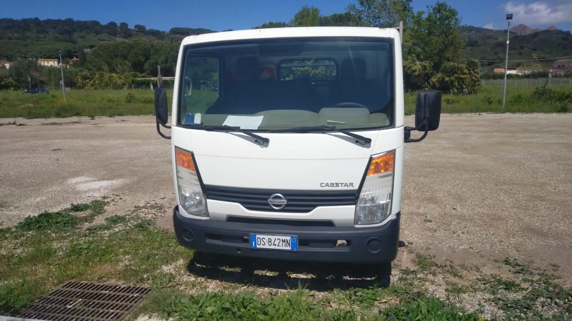 Nissan Cabstar - 1