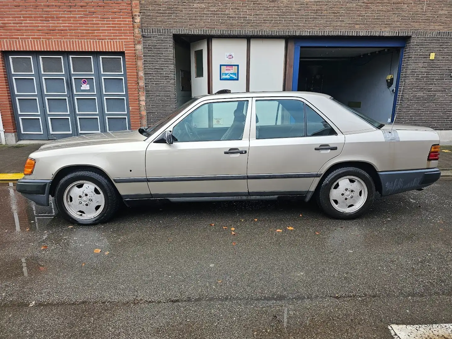 Mercedes-Benz E 300 300 D Beige - 2