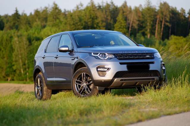 Imagine Land Rover Discovery Sport SE AWD AHK Xenon Navi 8-fach Alu