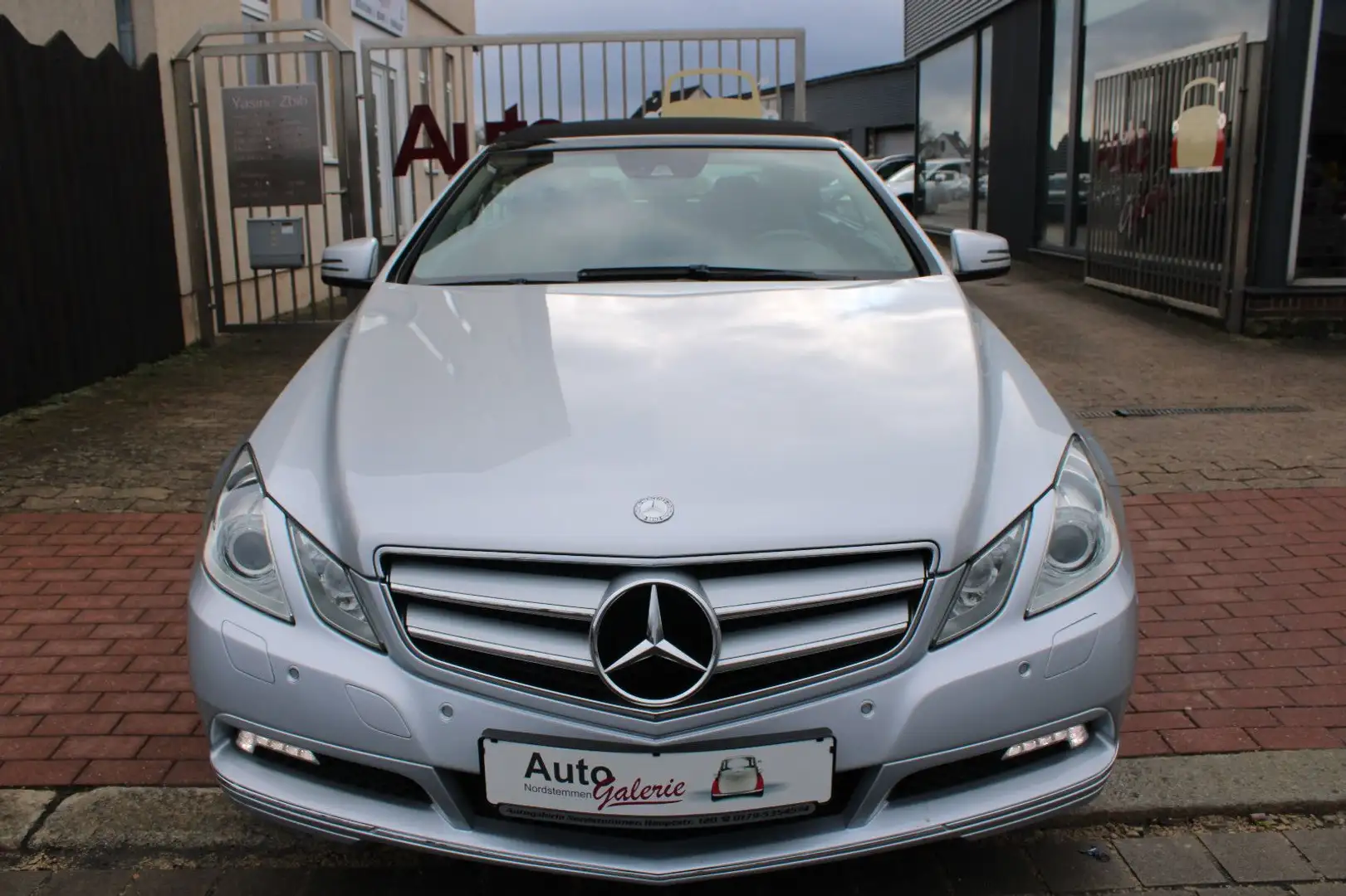Mercedes-Benz E 250 Cabrio BlueEfficiency|Automatik| Silber - 2