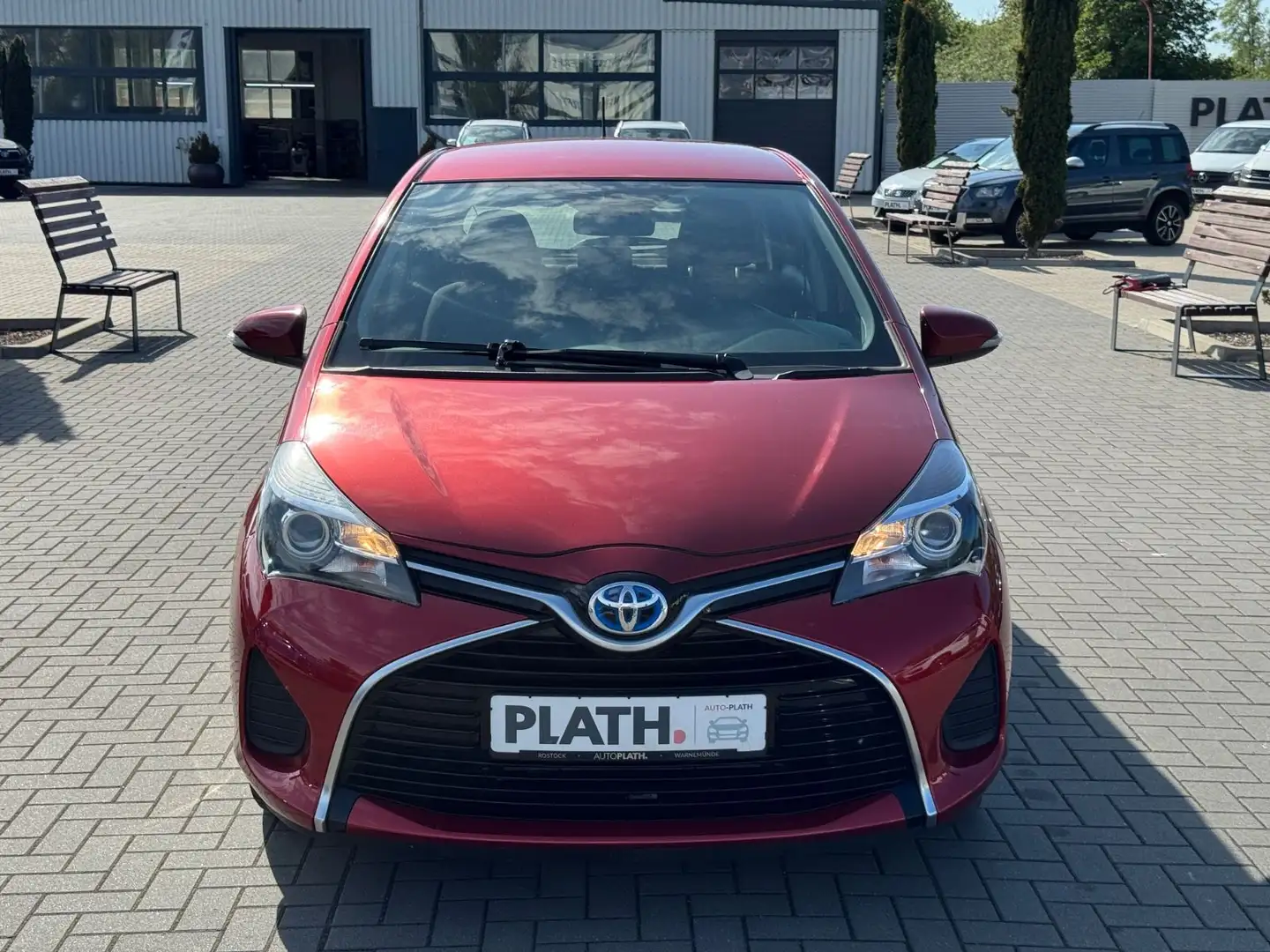 Toyota Yaris Comfort Hybrid Rouge - 2