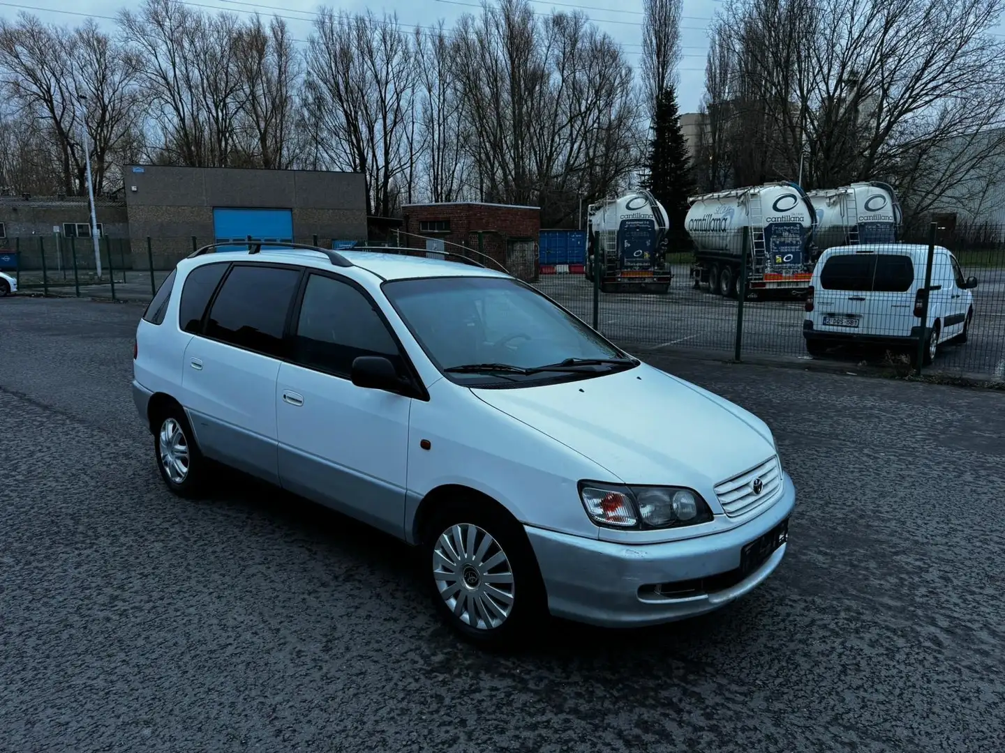 Toyota Picnic 2.2 diesel 7places AIRCO CLIMATISÉ Weiß - 2