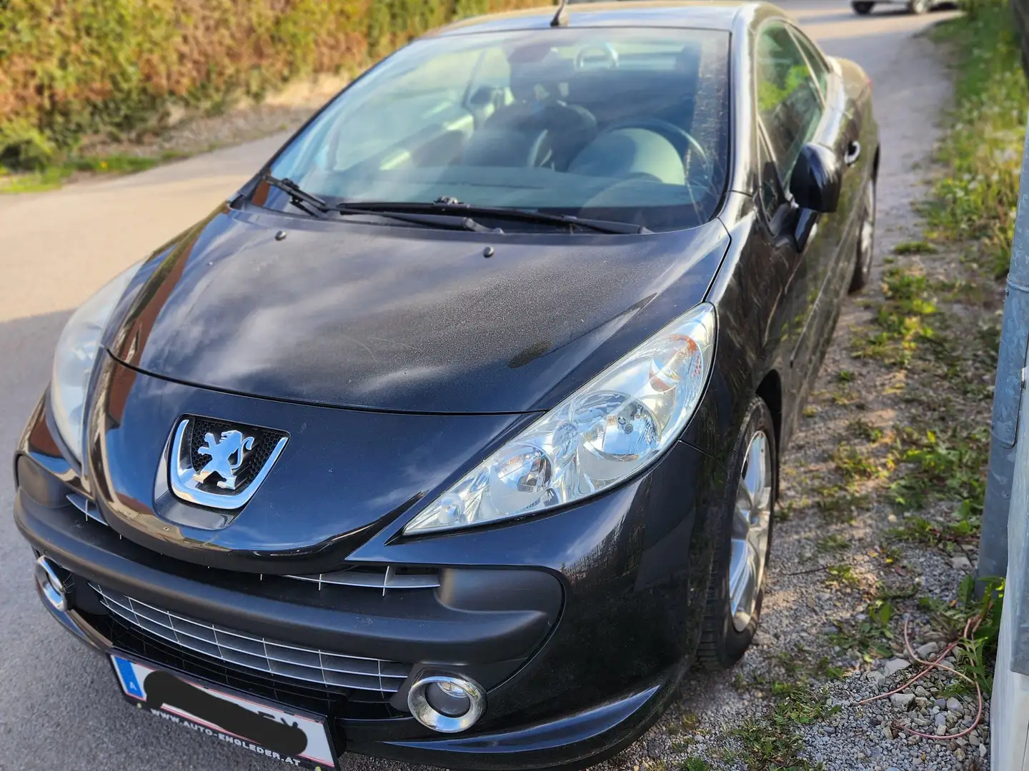 Peugeot 207 207 CC 1,6 16V Schwarz - 1