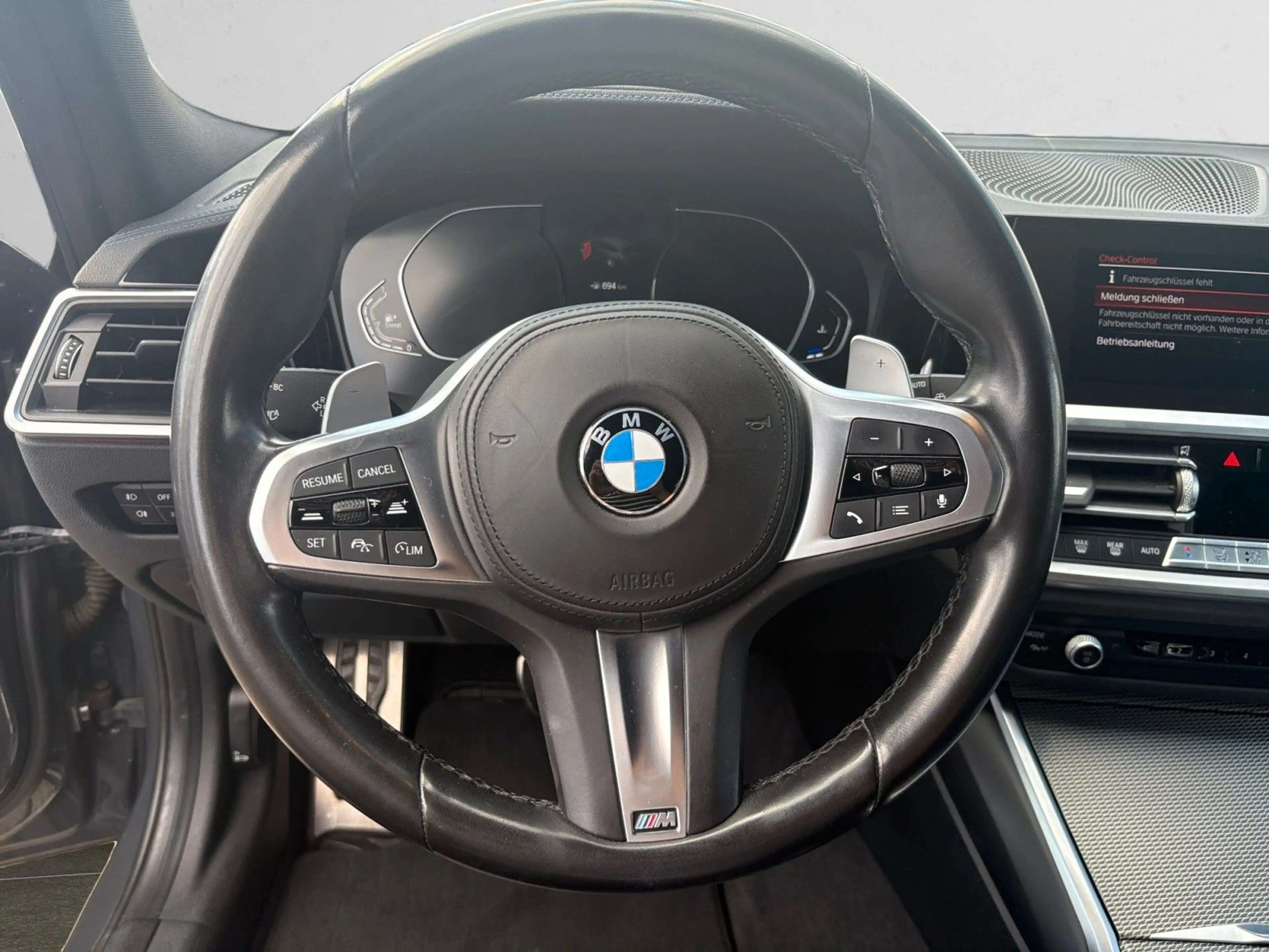 BMW 320 d M Sport T — photo 11