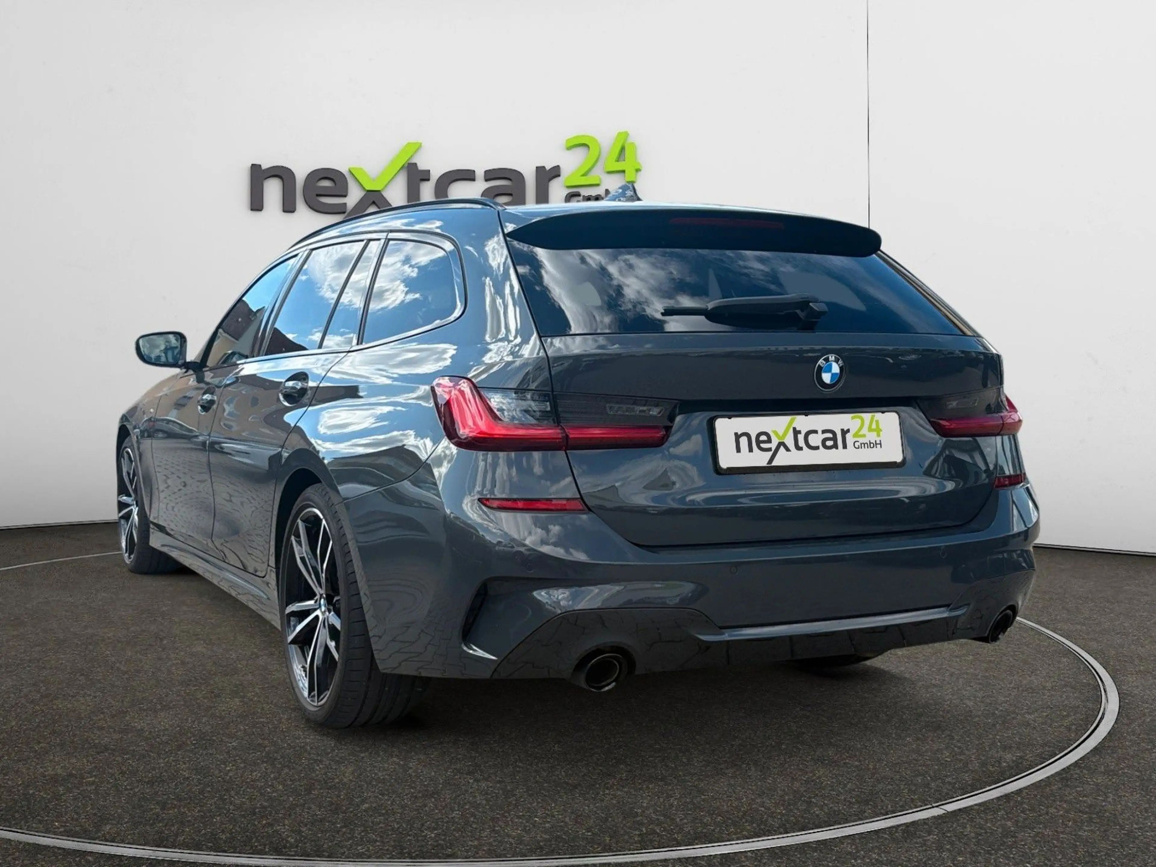 BMW 320 d M Sport T — photo 3