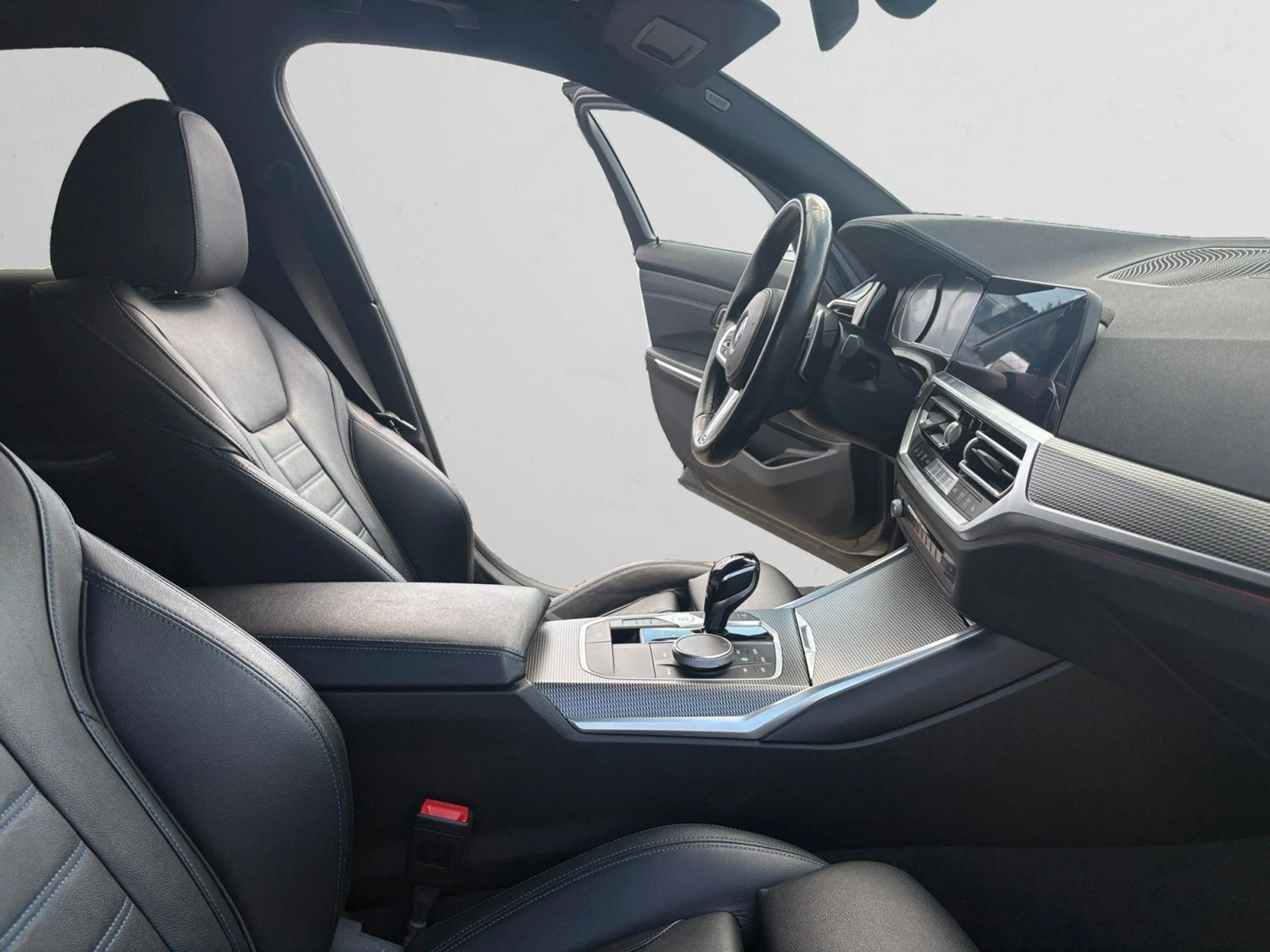 BMW 320 d M Sport T — photo 13