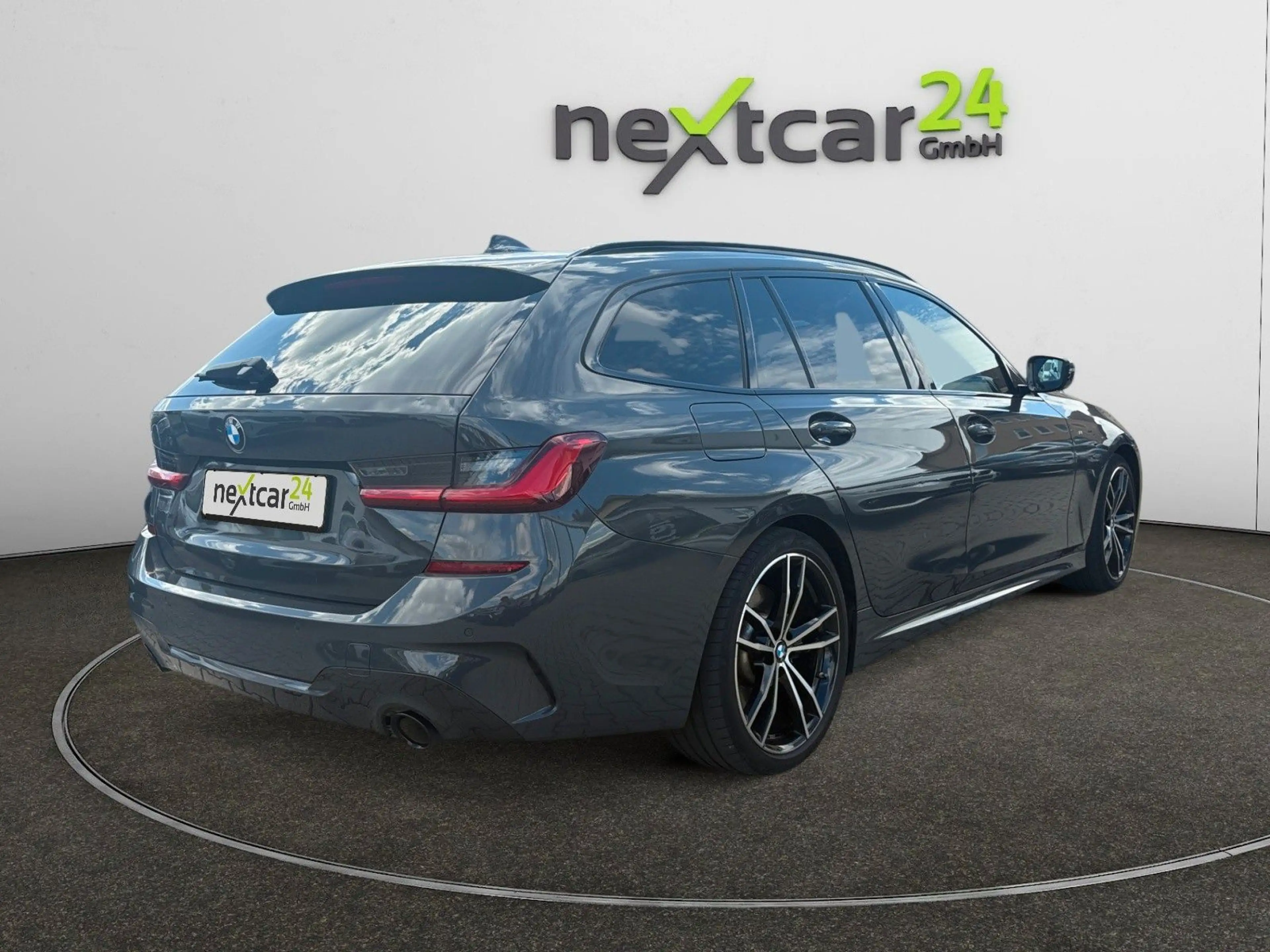 BMW 320 d M Sport T — photo 7