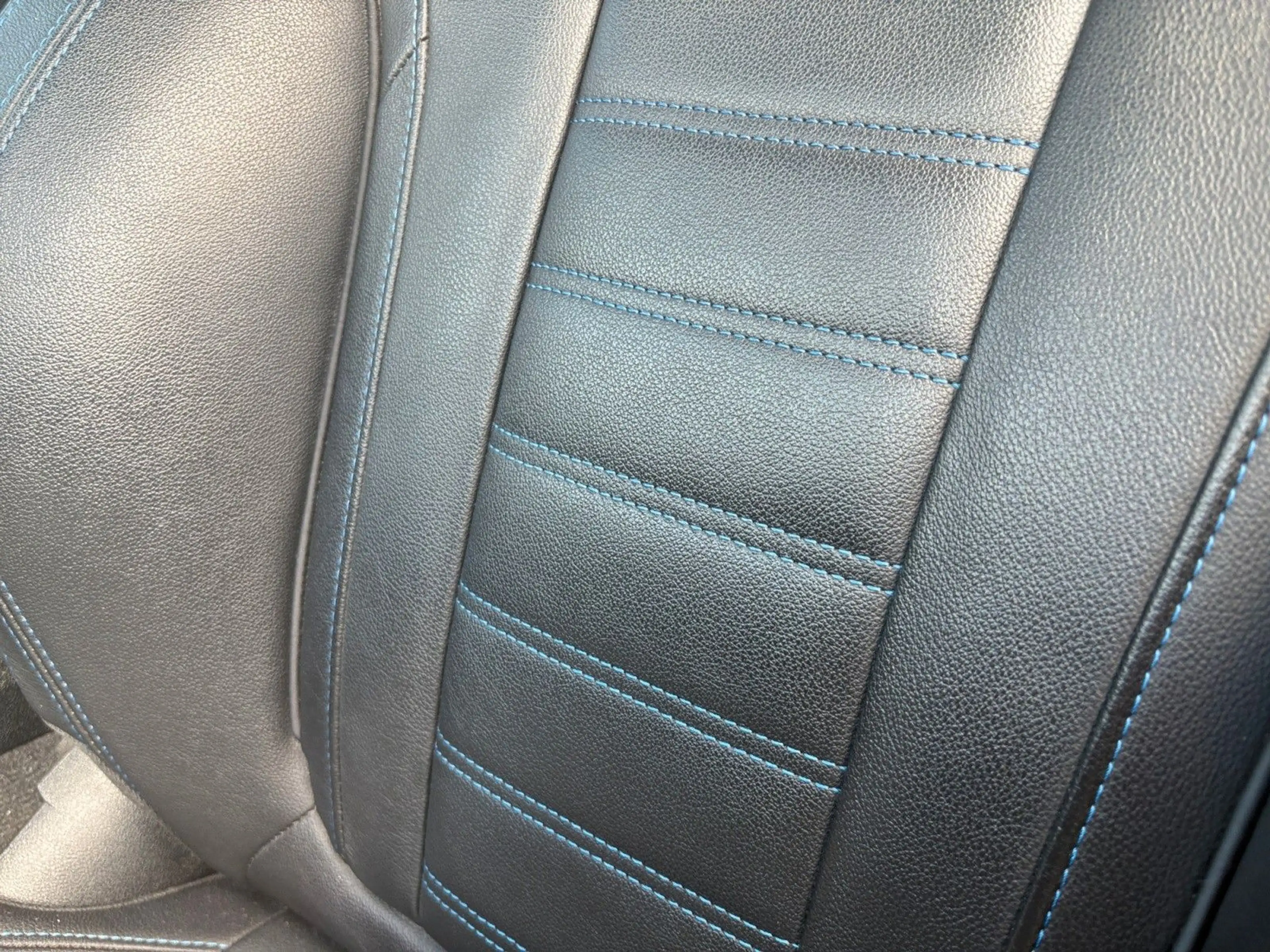 BMW 320 d M Sport T — photo 15