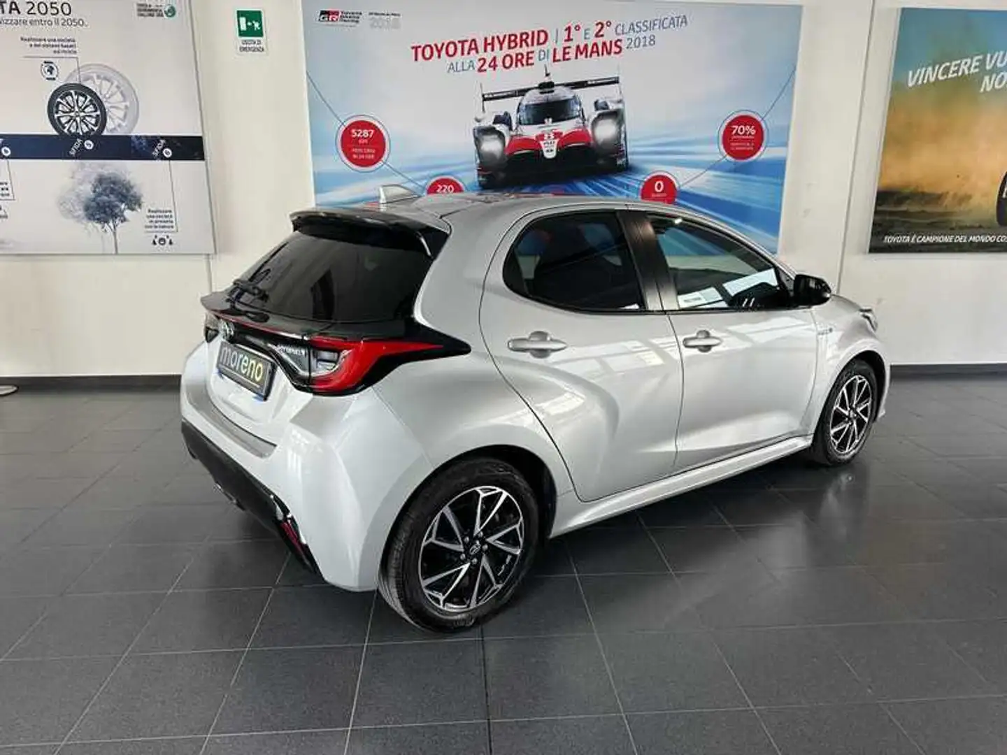 Toyota Yaris 1.5 hybrid Lounge Argento - 2