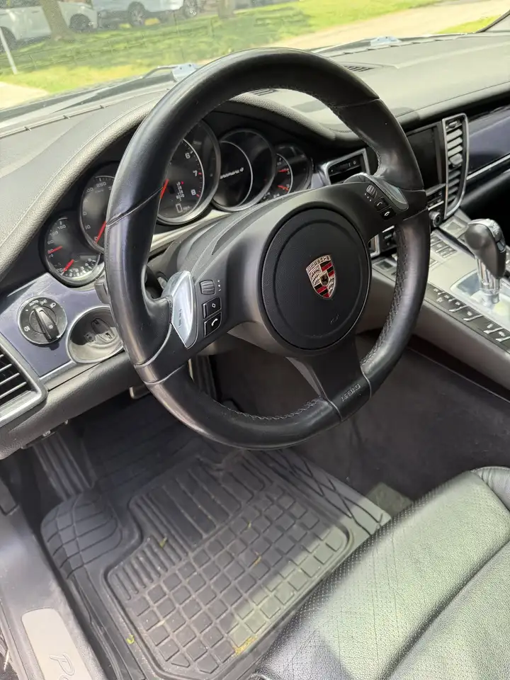 Porsche Panamera снимка Porsche Panamera