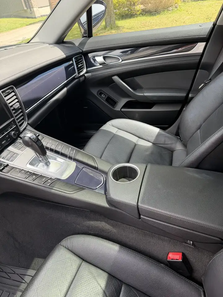 Porsche Panamera снимка Porsche Panamera
