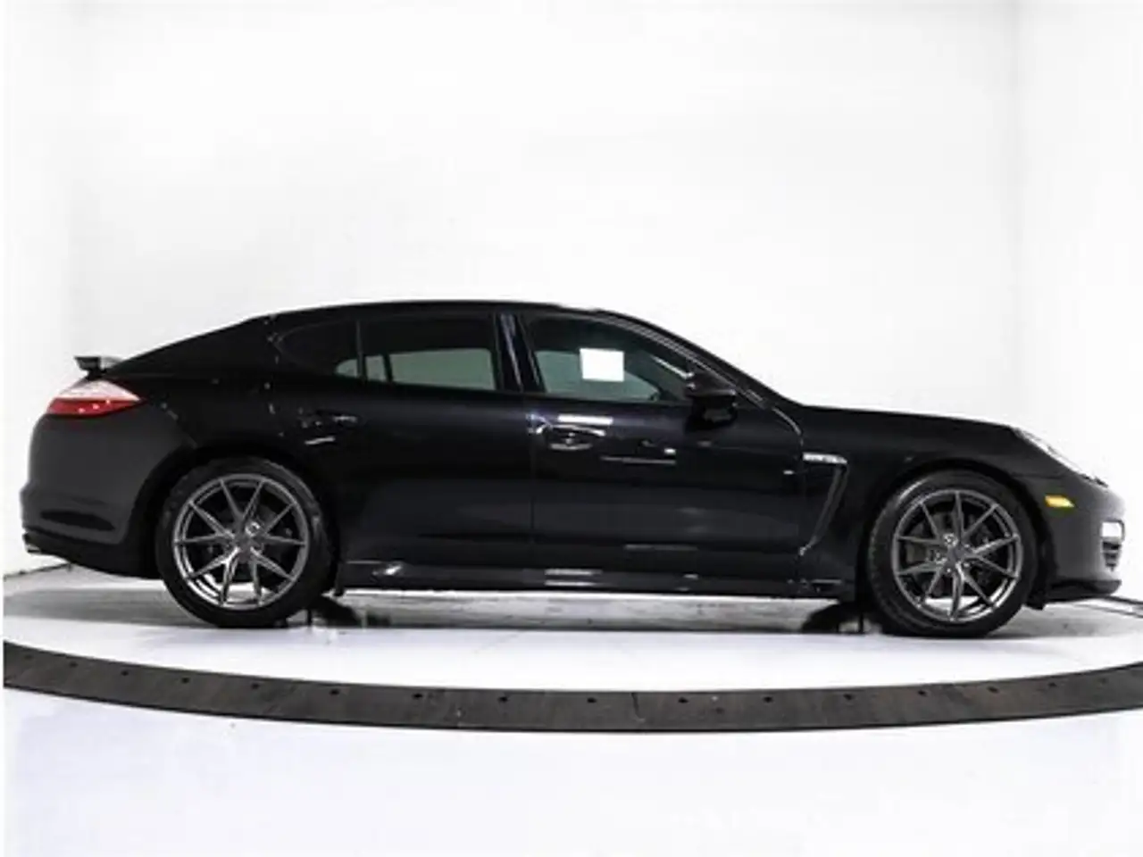 Porsche Panamera снимка Porsche Panamera