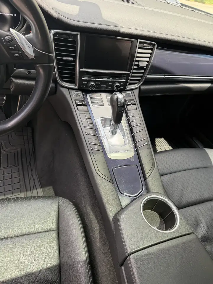 Porsche Panamera снимка Porsche Panamera