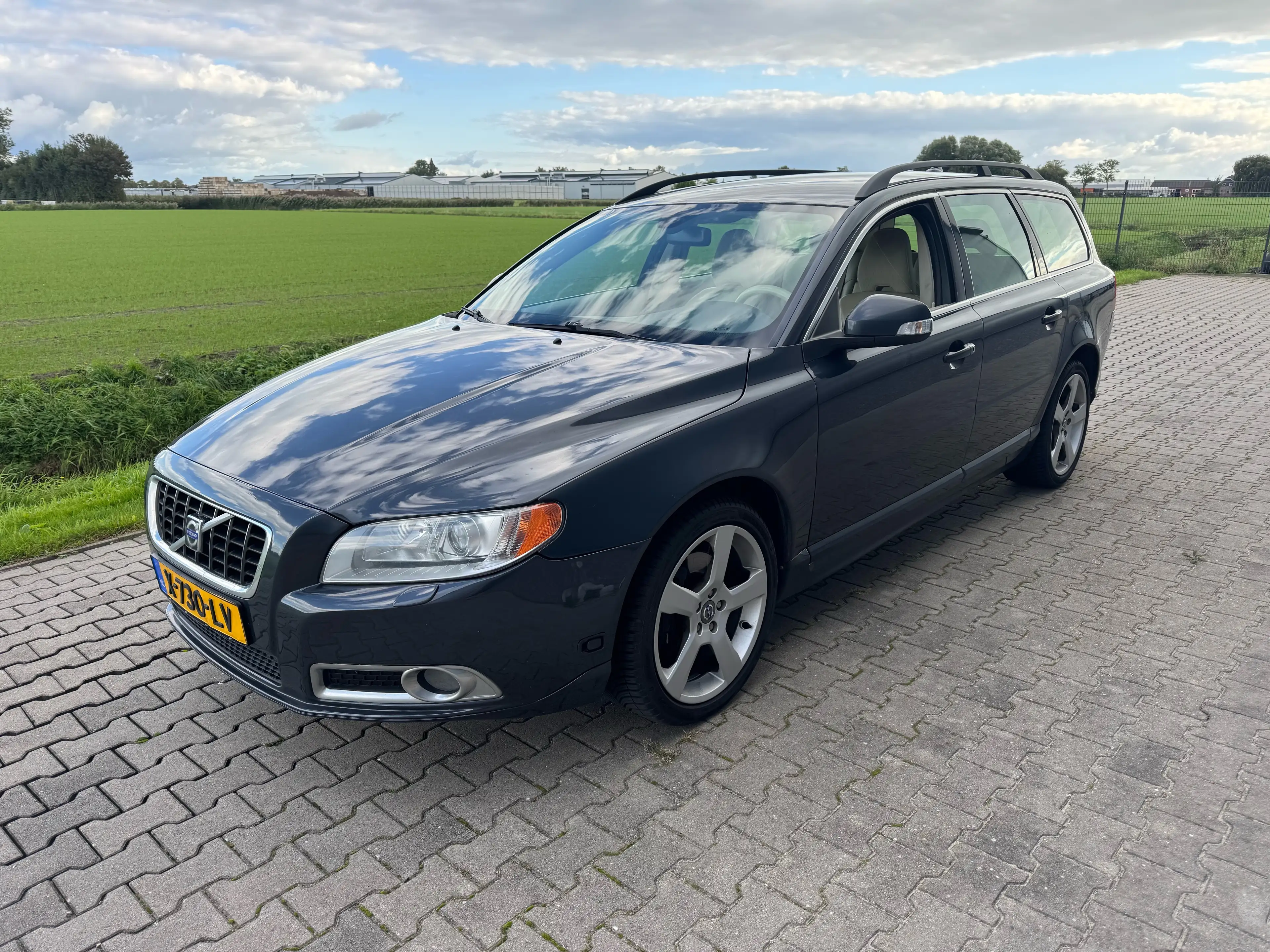 Volvo V70 2.5 FT Summum — photo 6