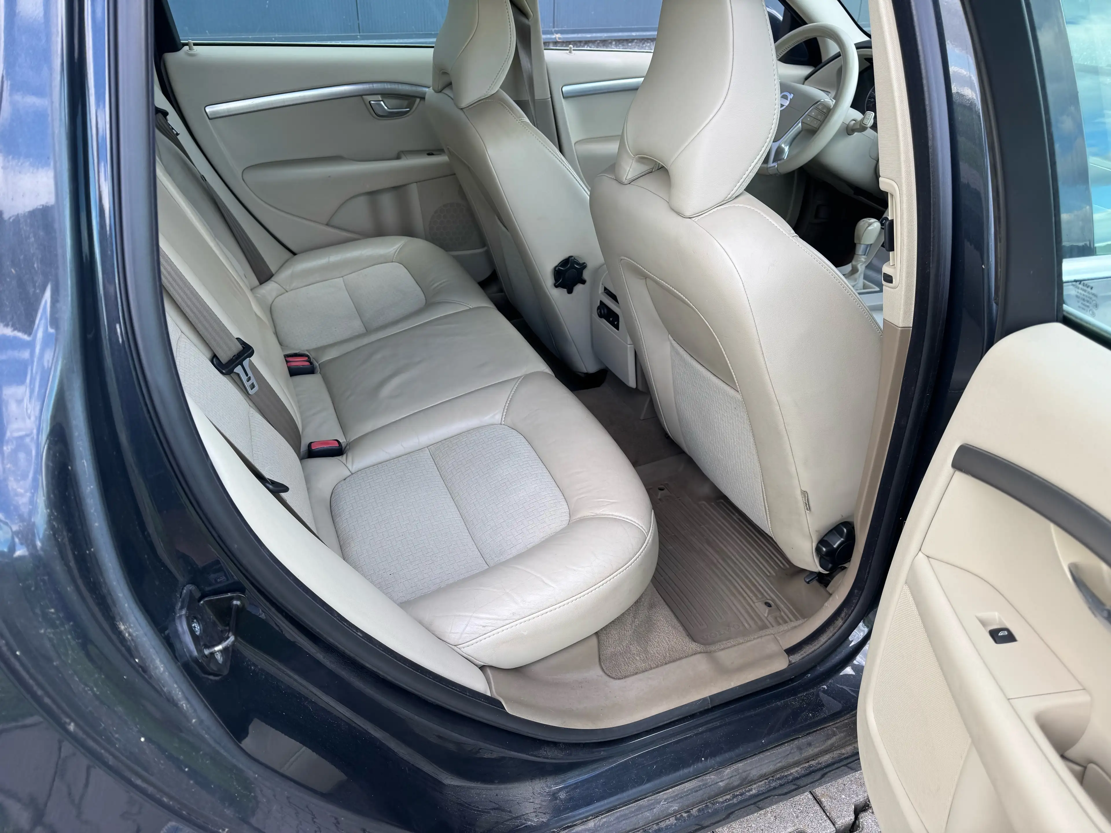 Volvo V70 2.5 FT Summum — photo 10