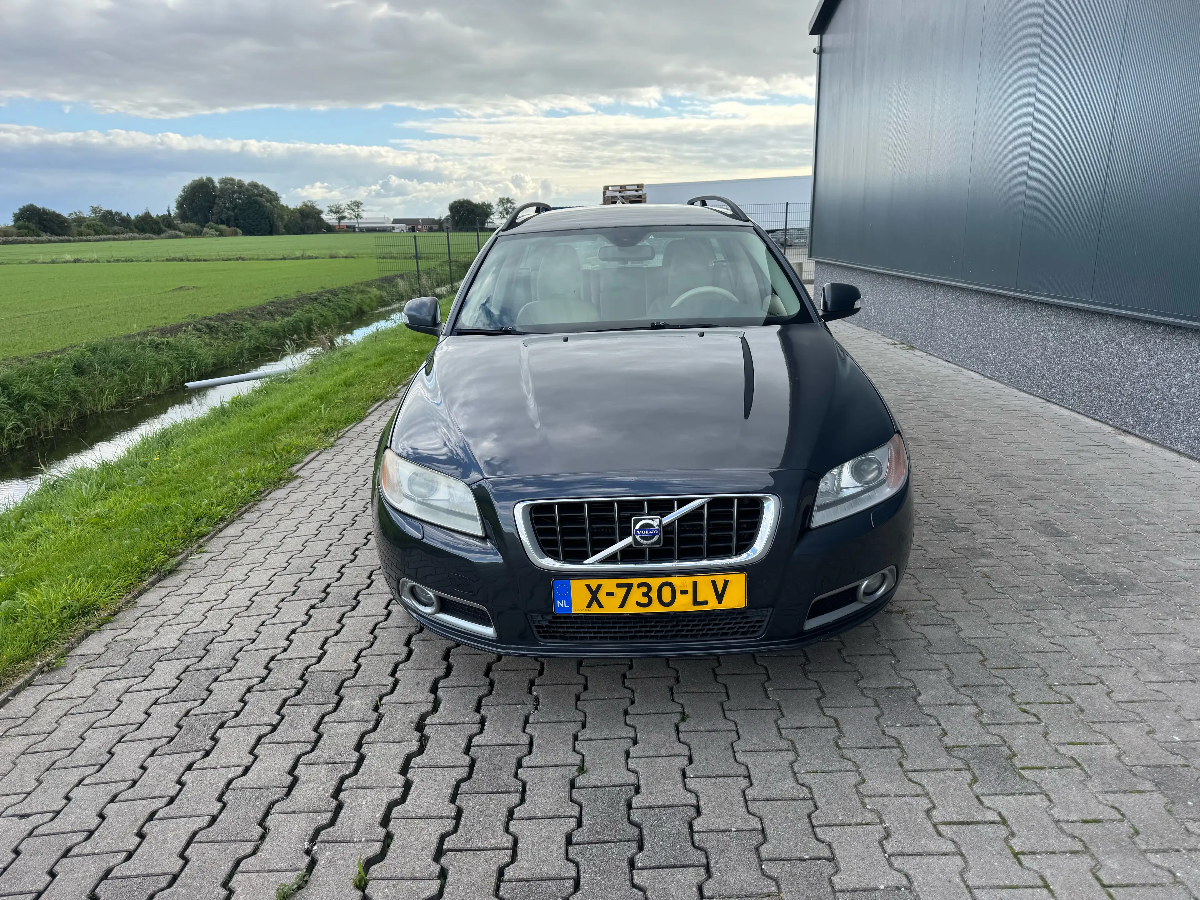 Volvo V70 2.5 FT Summum — photo 3