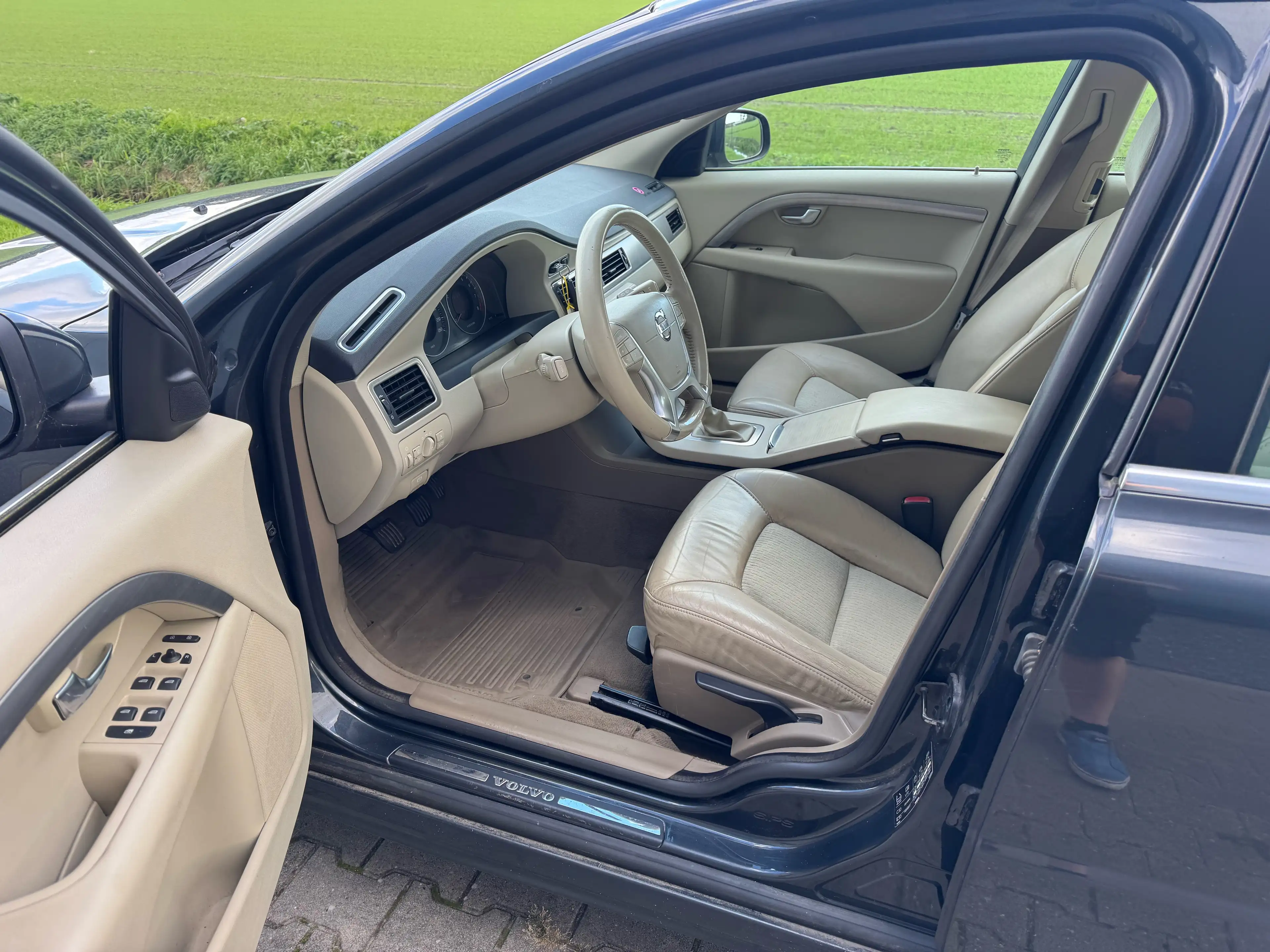 Volvo V70 2.5 FT Summum — photo 13