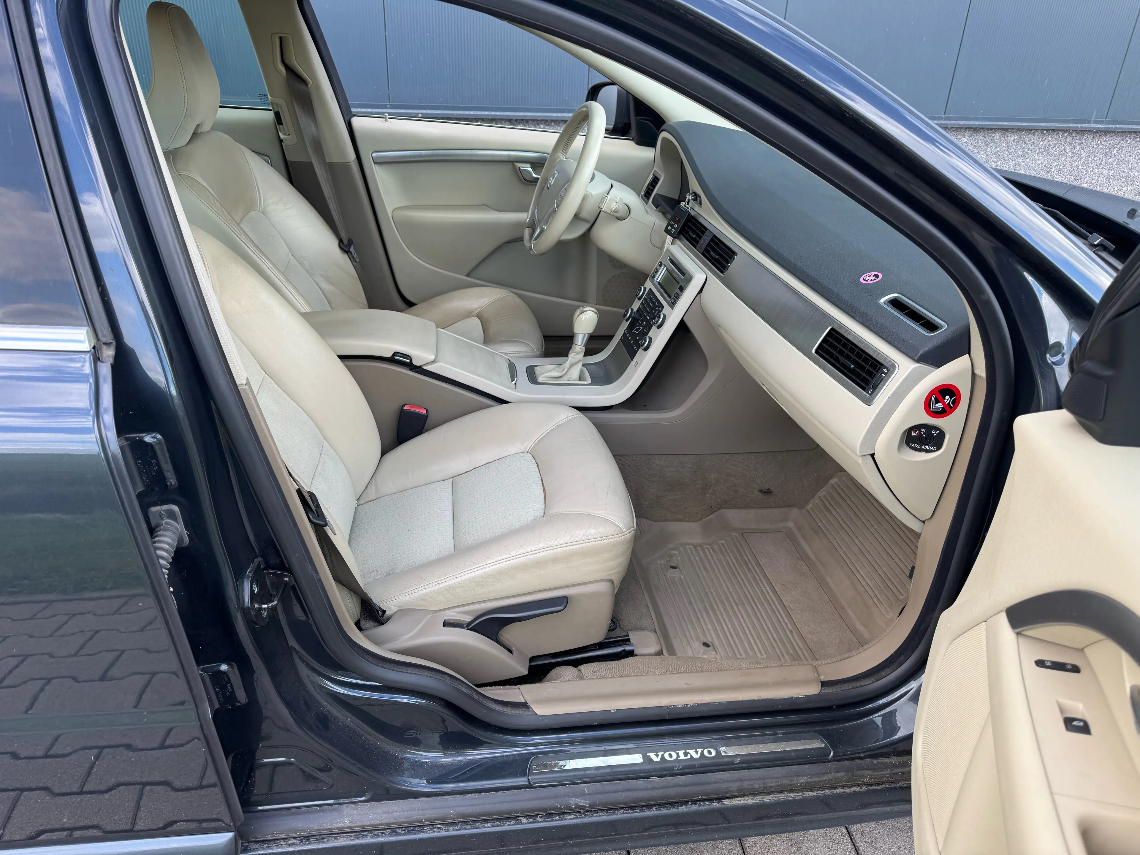 Volvo V70 2.5 FT Summum — photo 14