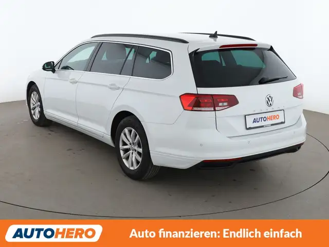 Volkswagen Passat view 4