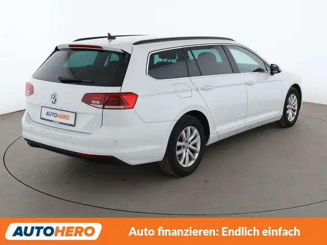 Volkswagen Passat view 6