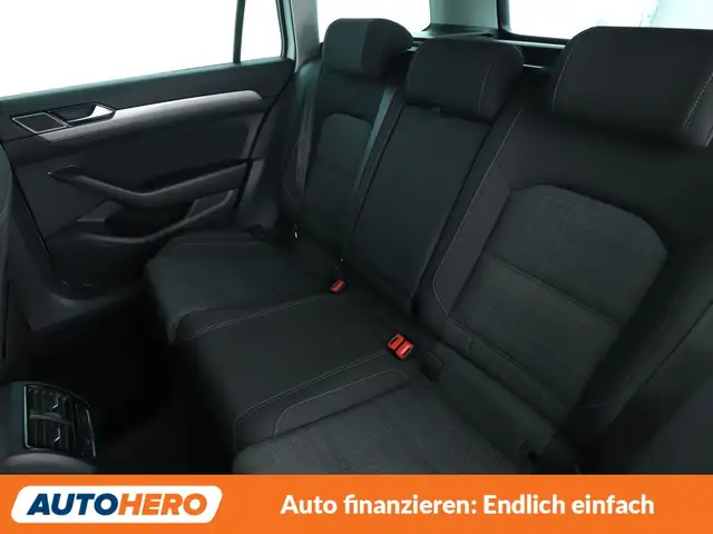 Volkswagen Passat view 14