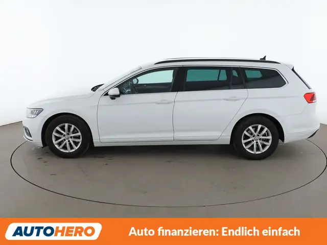 Volkswagen Passat view 3