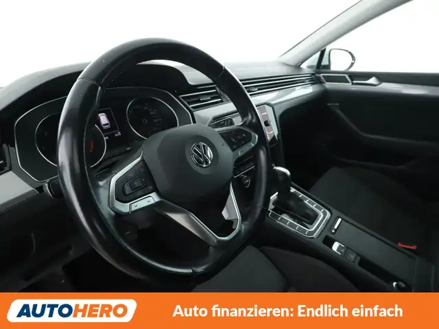 Volkswagen Passat view 11